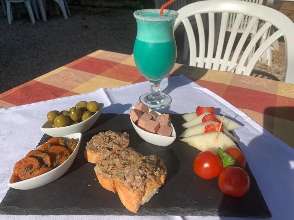 Human Hotel Restaurant Park Villecroze Esterno foto