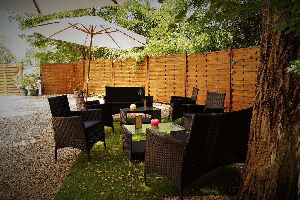 Human Hotel Restaurant Park Villecroze Esterno foto