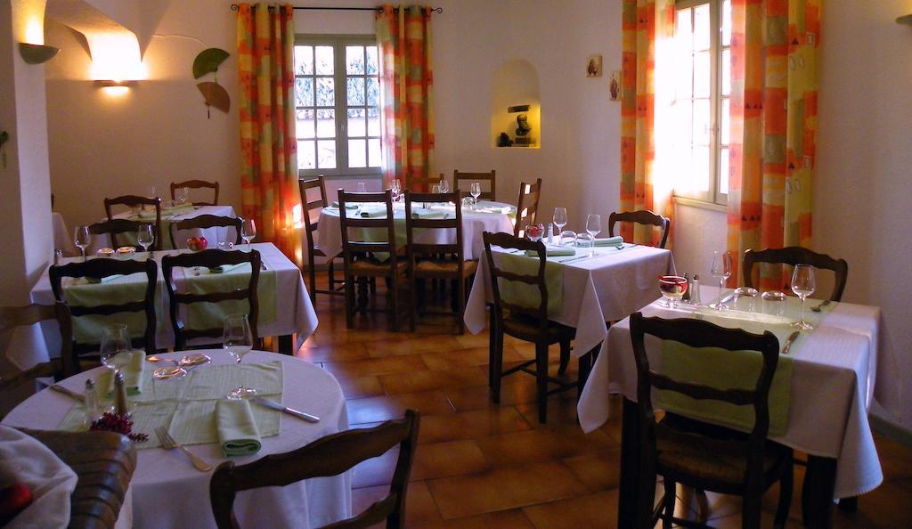 Human Hotel Restaurant Park Villecroze Esterno foto