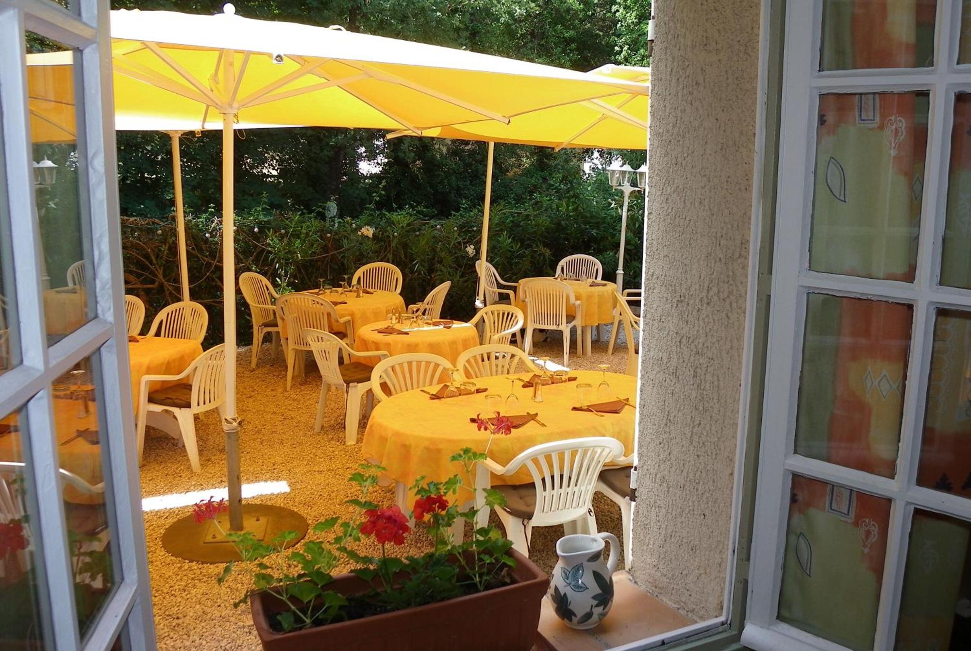 Human Hotel Restaurant Park Villecroze Esterno foto